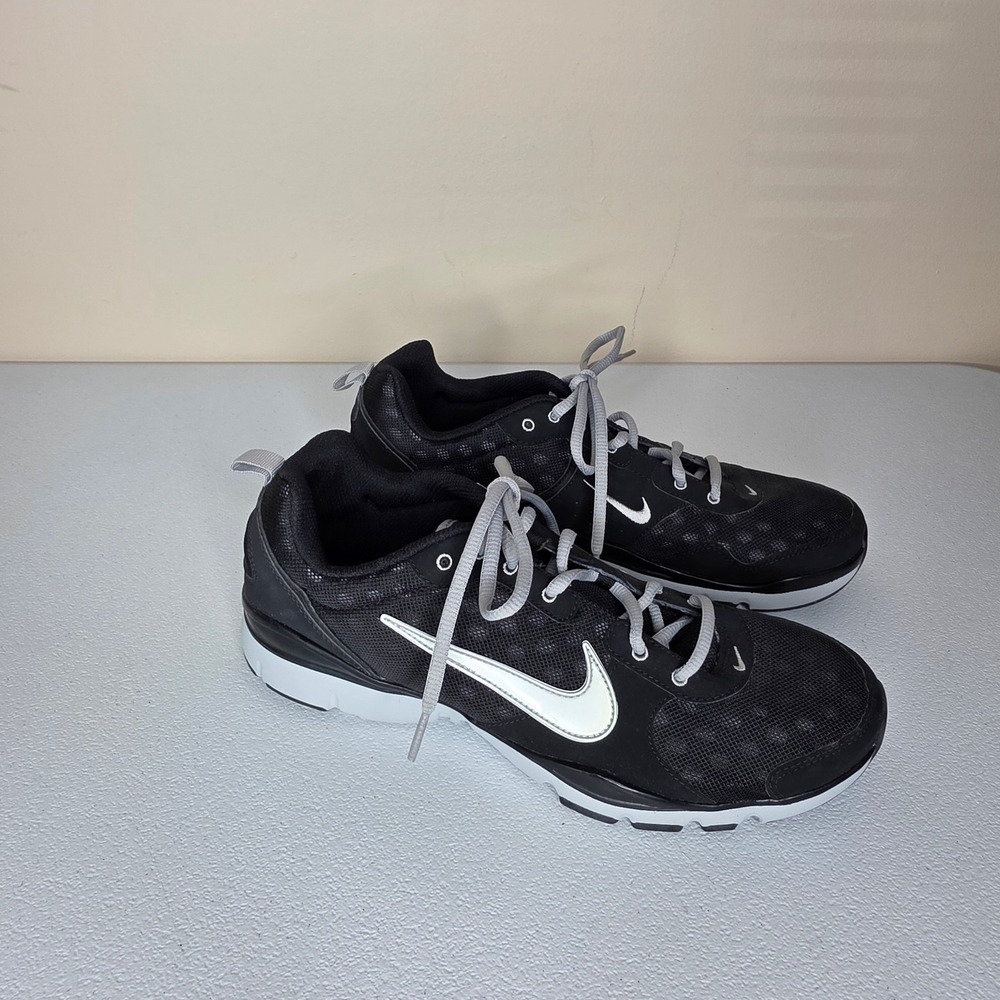 Nike Training Shoes Womens 11 Black White 443836-010 Low Top Sneakers